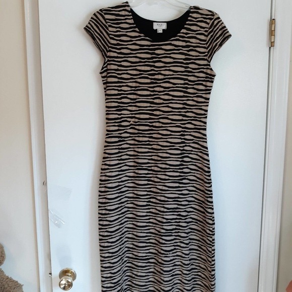 ECI Tan on Black Stripe Knit Short Sleeve Lined Maxi Dress Stretch Size Medium - Picture 1 of 8